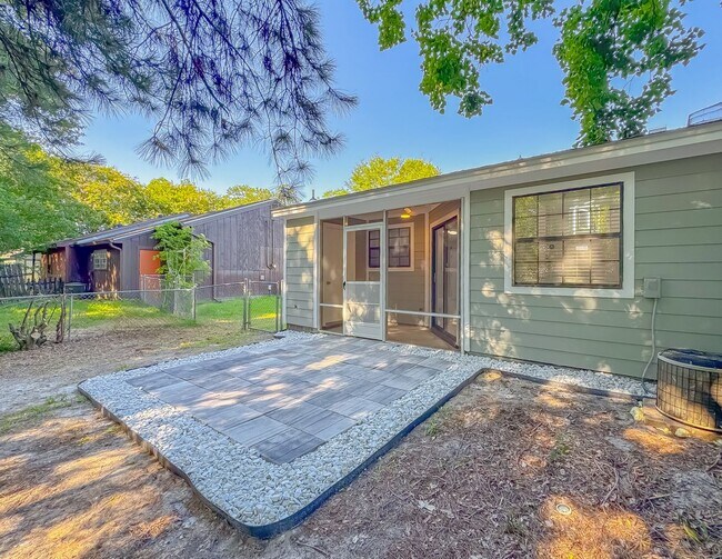 Building Photo - MODERN & Redone 1/1 w/ Tile Floors Throughout, Stainless Appliances, Granite Counters, Washer/Dry...