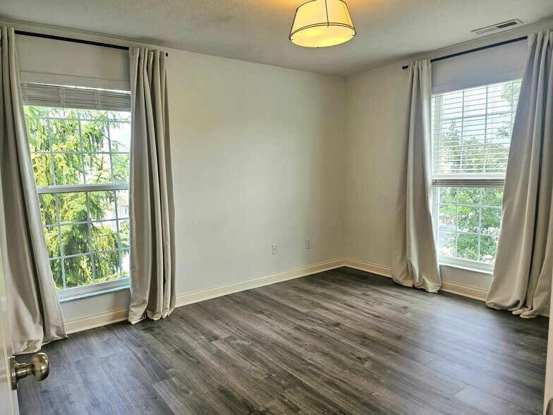 Building Photo - 3953 Rue de Brittany
