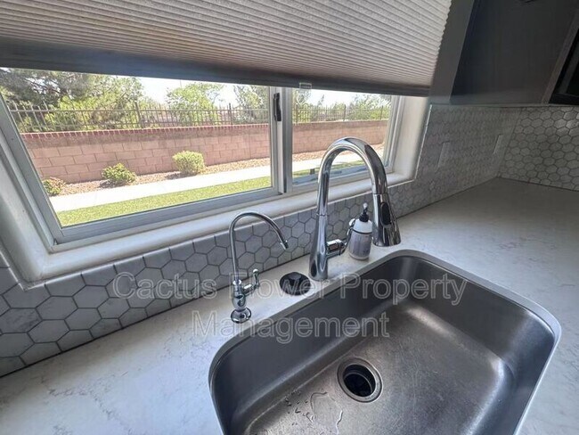 Building Photo - 2734 S Santa Rita