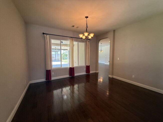 Building Photo - Beautiful 4 Bedroom + Office Home in Grand Island!