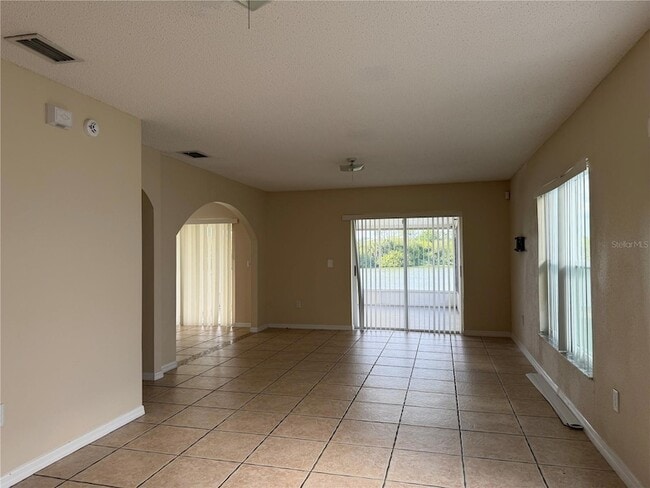 Building Photo - 758 Burlwood St