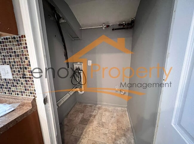Building Photo - 3 Bedroom Home In Westland $300 off First Month Rent