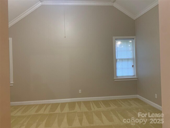 Building Photo - 7925 Bay Pointe Dr