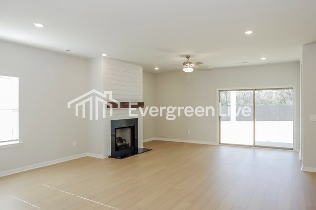 Building Photo - 14665 Mountain Strm Dr