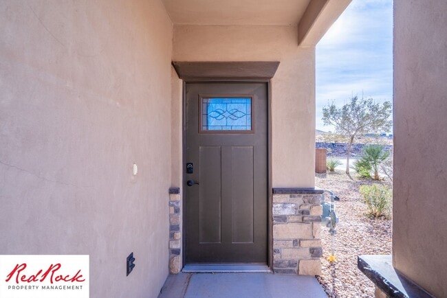 Building Photo - 4 Bed/2.5 Bath Townhome in Desert Bluff!