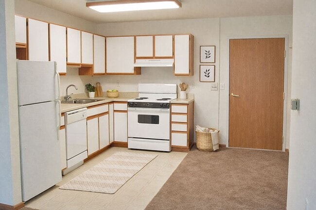 Building Photo - Wyndam Place Senior Residence - Hays