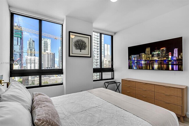 Building Photo - 225 N Miami Ave