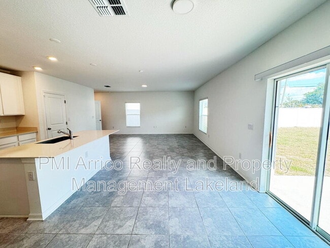 Building Photo - 645 Bell Prairie Cir