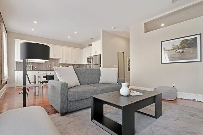 Building Photo - 822 Perdido St