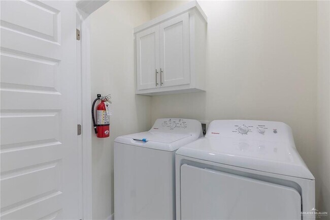 Building Photo - 21 Violet Ave W