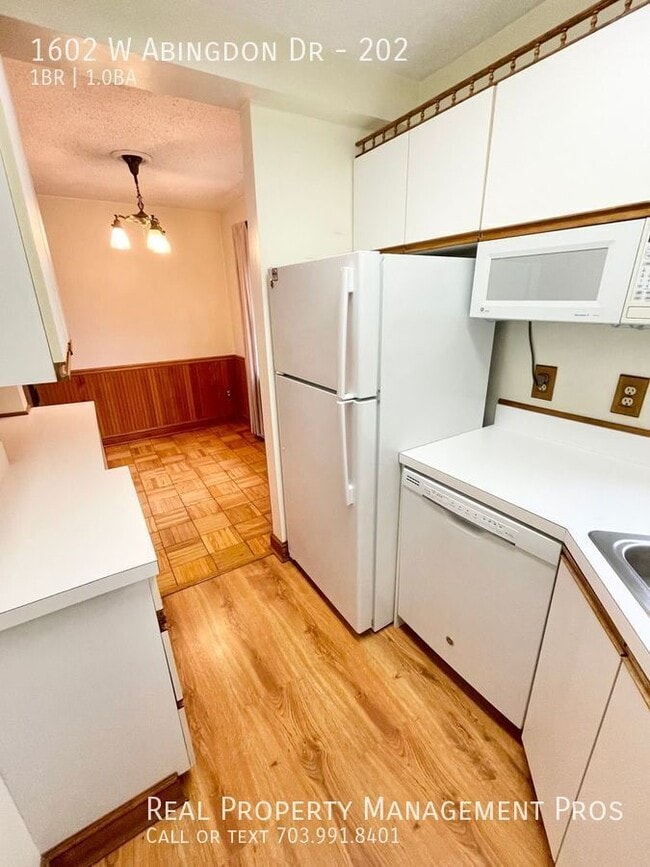 Building Photo - 1602 W Abingdon Dr