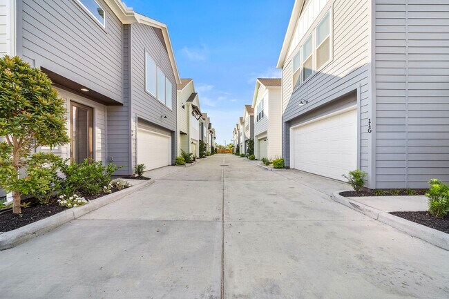 Building Photo - 11 Wellford St