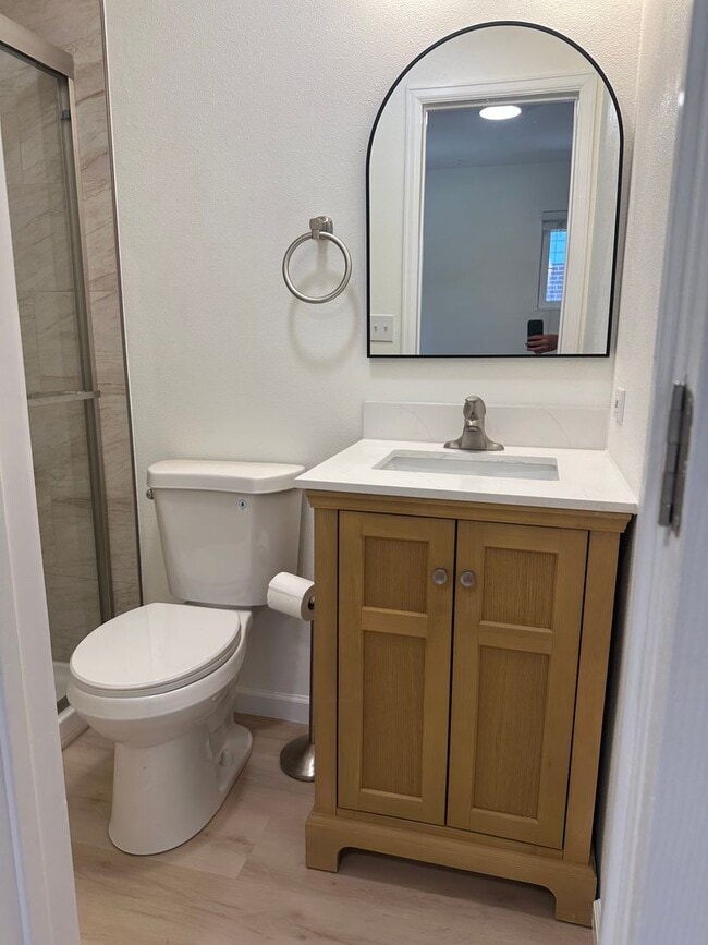 Building Photo - Spacious 3 Bedroom House with Attached Garage and Large Yard!
