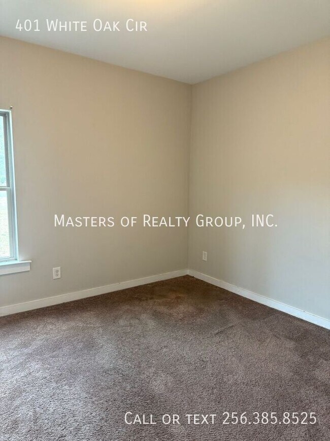 Building Photo - 401 White Oak Cir