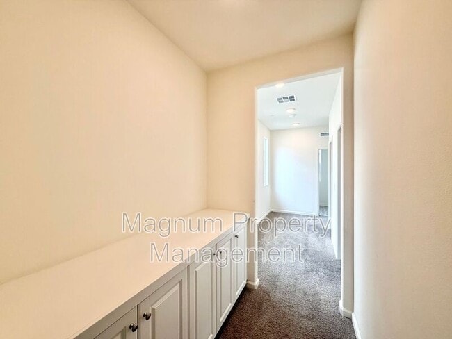 Building Photo - 25161 Harmony Ave