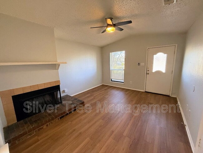 Building Photo - 6847 S Creek Dr