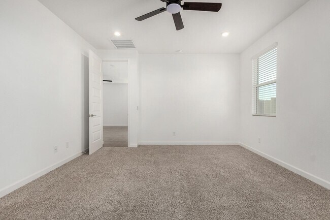 Building Photo - 17824 W Vogel Ave