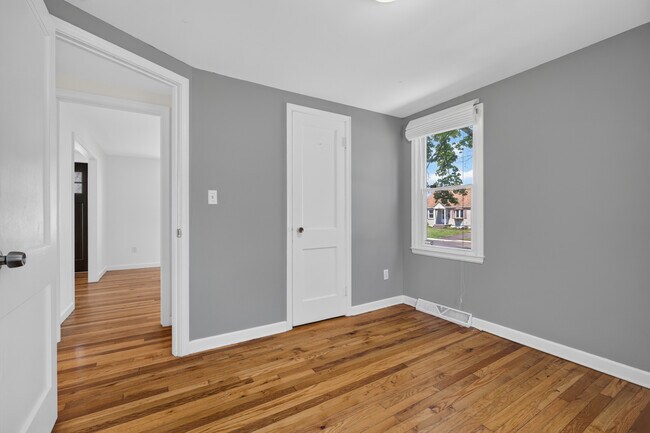 Building Photo - 47 Clearview Ave