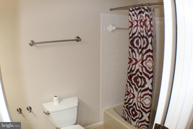 Building Photo - 5584 Queen Victoria Ct
