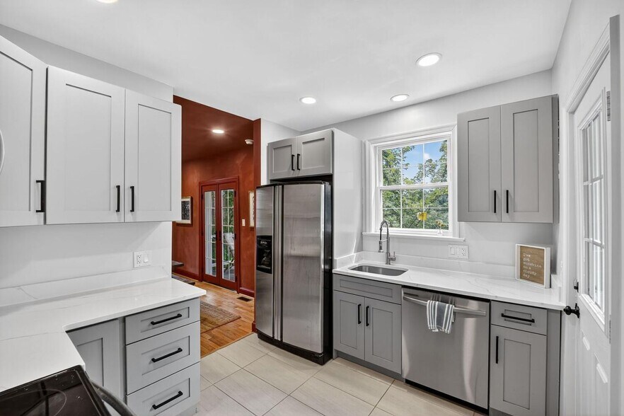 Building Photo - 6017 Inwood St