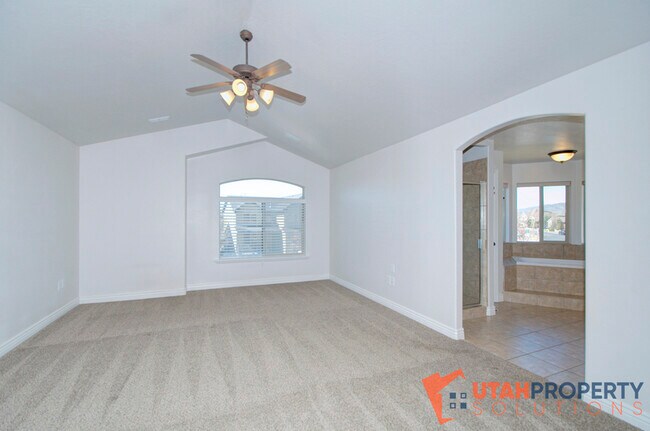 Building Photo - 10724 N Cypress