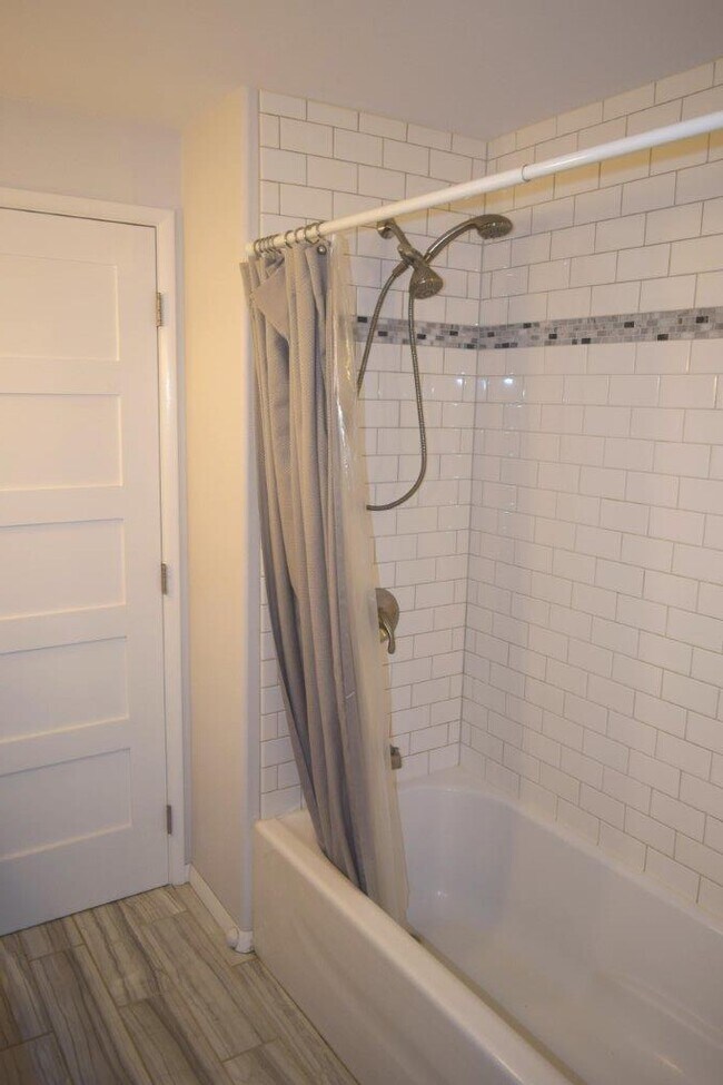 Building Photo - 720 Dogwood St