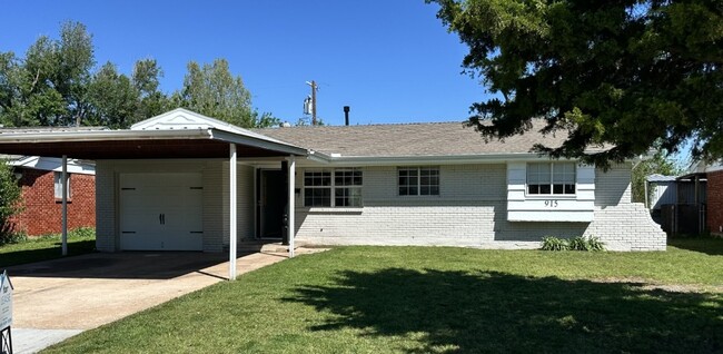 Primary Photo - 915 W Main St