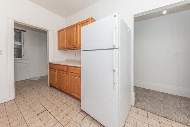 Building Photo - 808 E Ann St