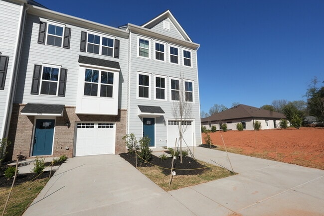 Building Photo - Impeccably Maintained 4BR Home in Arbor St...