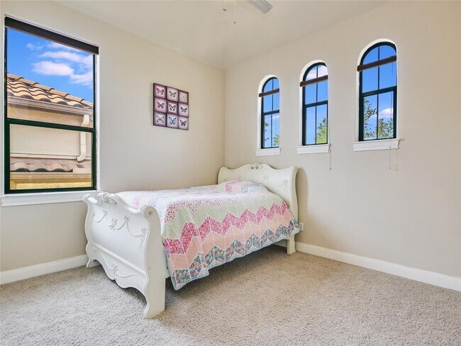 Building Photo - 2305 Gilia Dr