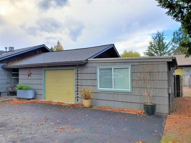 Primary Photo - 1638 Jasmine Ave