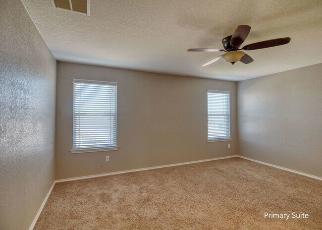Building Photo - Large 4/3/2 Home in West Village at Creekside!