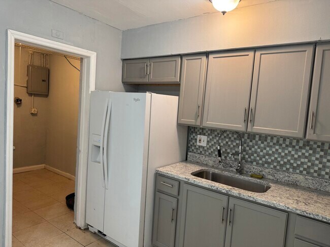 Building Photo - 1740 SW 70th Way