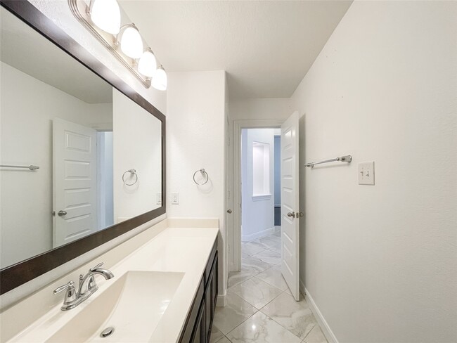 Building Photo - 18126 Golden Falls Ln