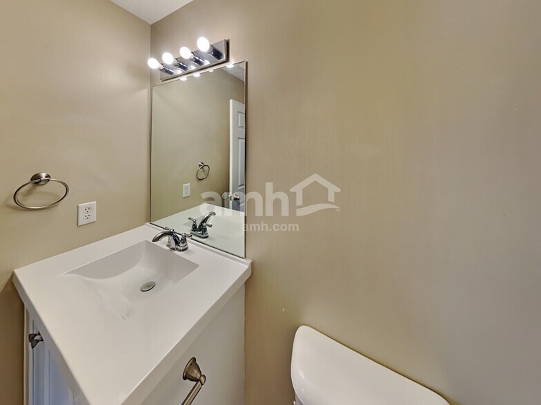 Building Photo - 1032 Lexington Farms Dr