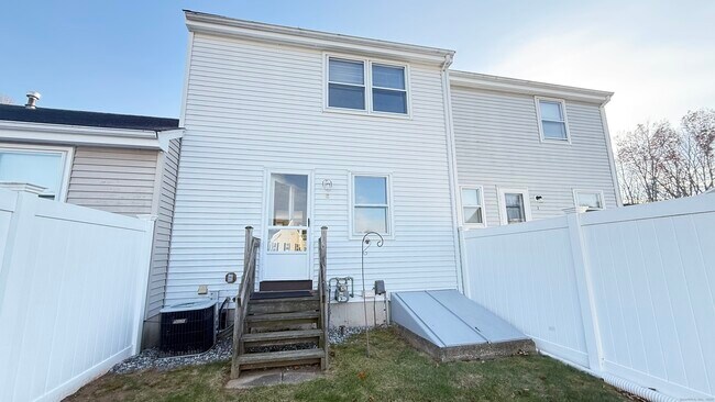 Building Photo - 4 Persimmon Ln