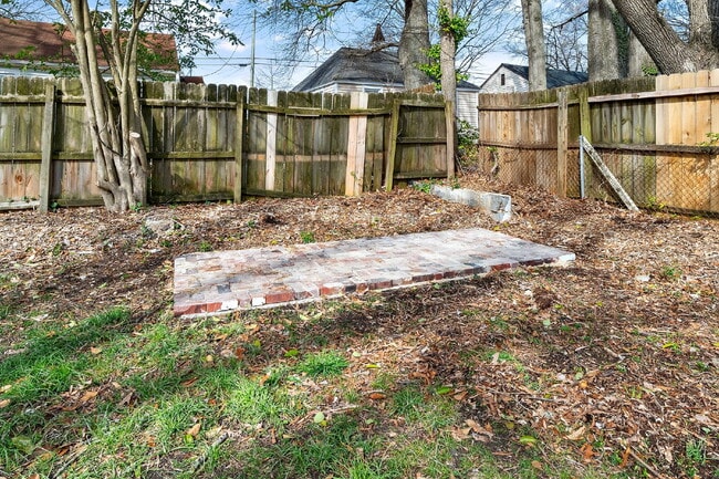 Building Photo - 210 Lincoln Ct