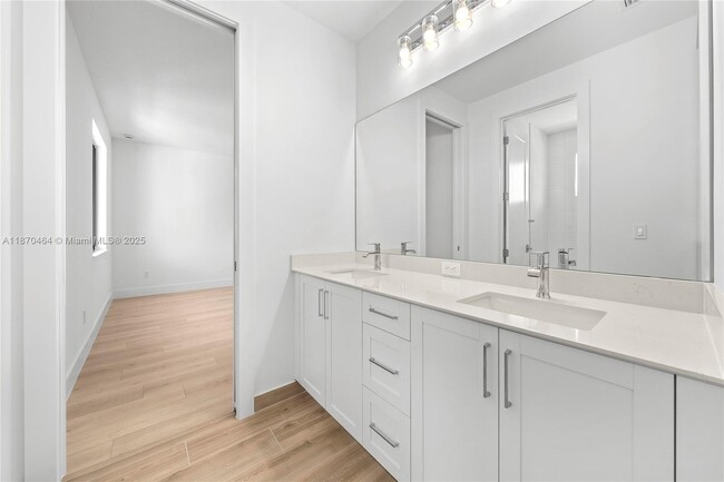 Building Photo - 1450 SW 23rd St