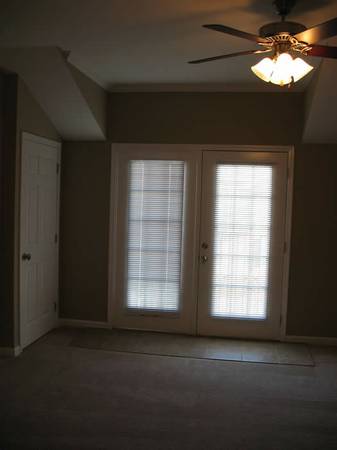 Building Photo - 2403 Brightside Dr