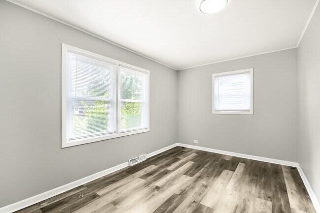 Building Photo - 15013 Springfield Ave