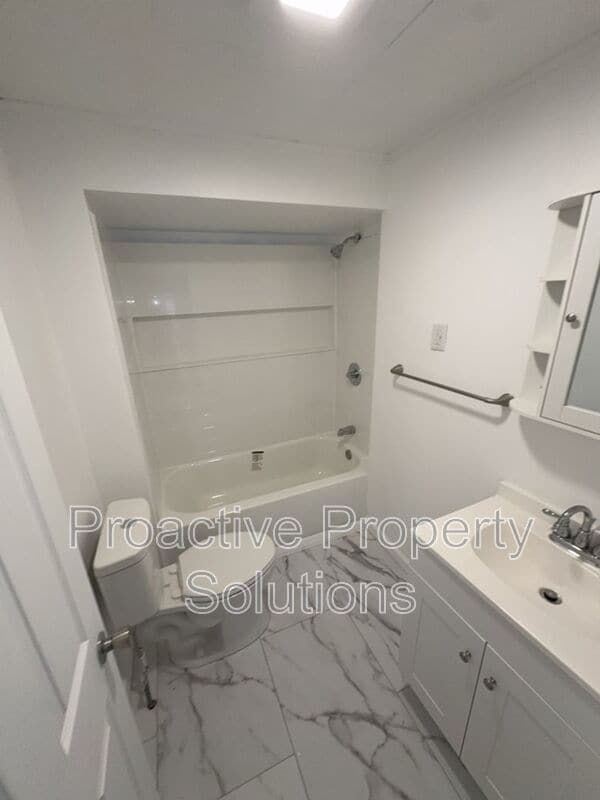 Building Photo - 718-720 Archbald St