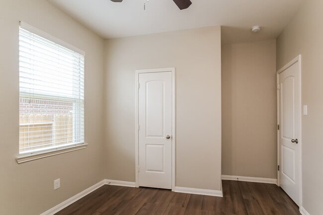 Building Photo - 8927 Snapping Turtle Dr