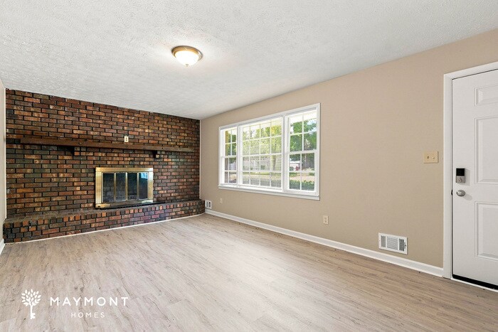 Building Photo - 8455 Magnolia Dr
