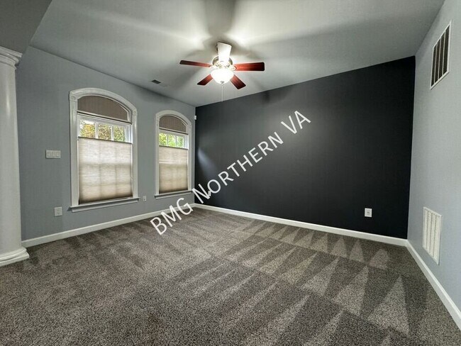 Building Photo - 10673 General Kirkland Dr