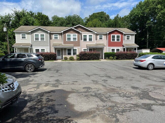 Building Photo - Refreshed 3 Bedroom End Unit Townhome near...