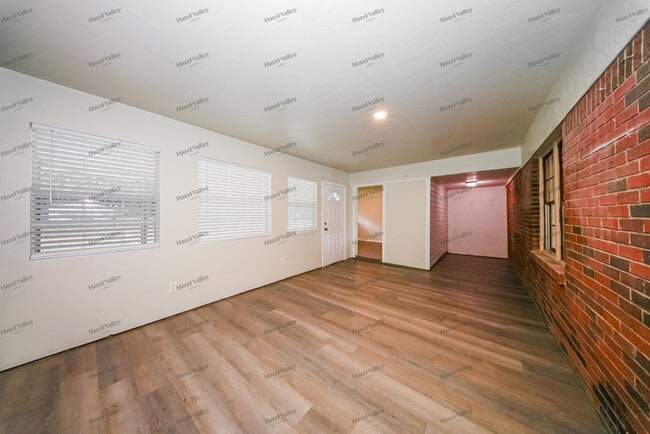 Building Photo - 2401 N Key Blvd