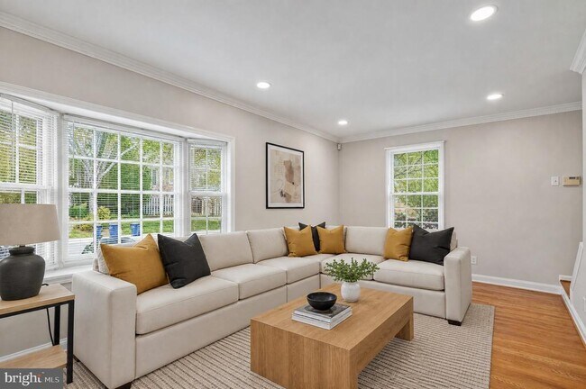Building Photo - 8251 Clifton Farm Ct