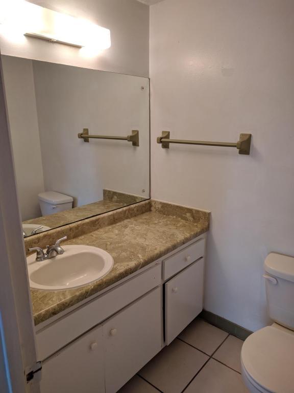 Building Photo - 914 67th Ave W