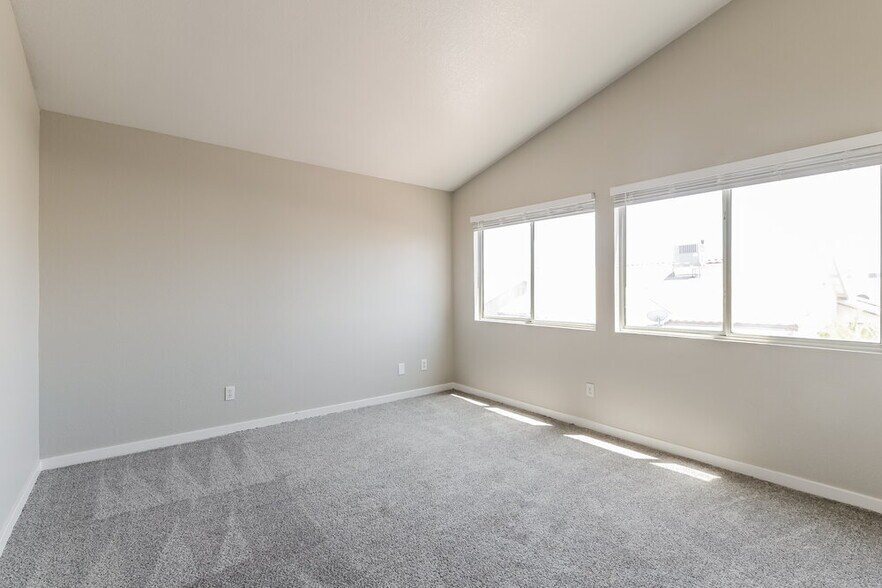 Building Photo - 2205 Farmouth Cir