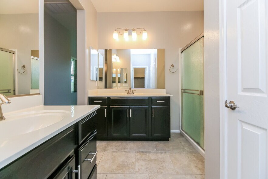 Building Photo - 1176 E Madera Grove Ln